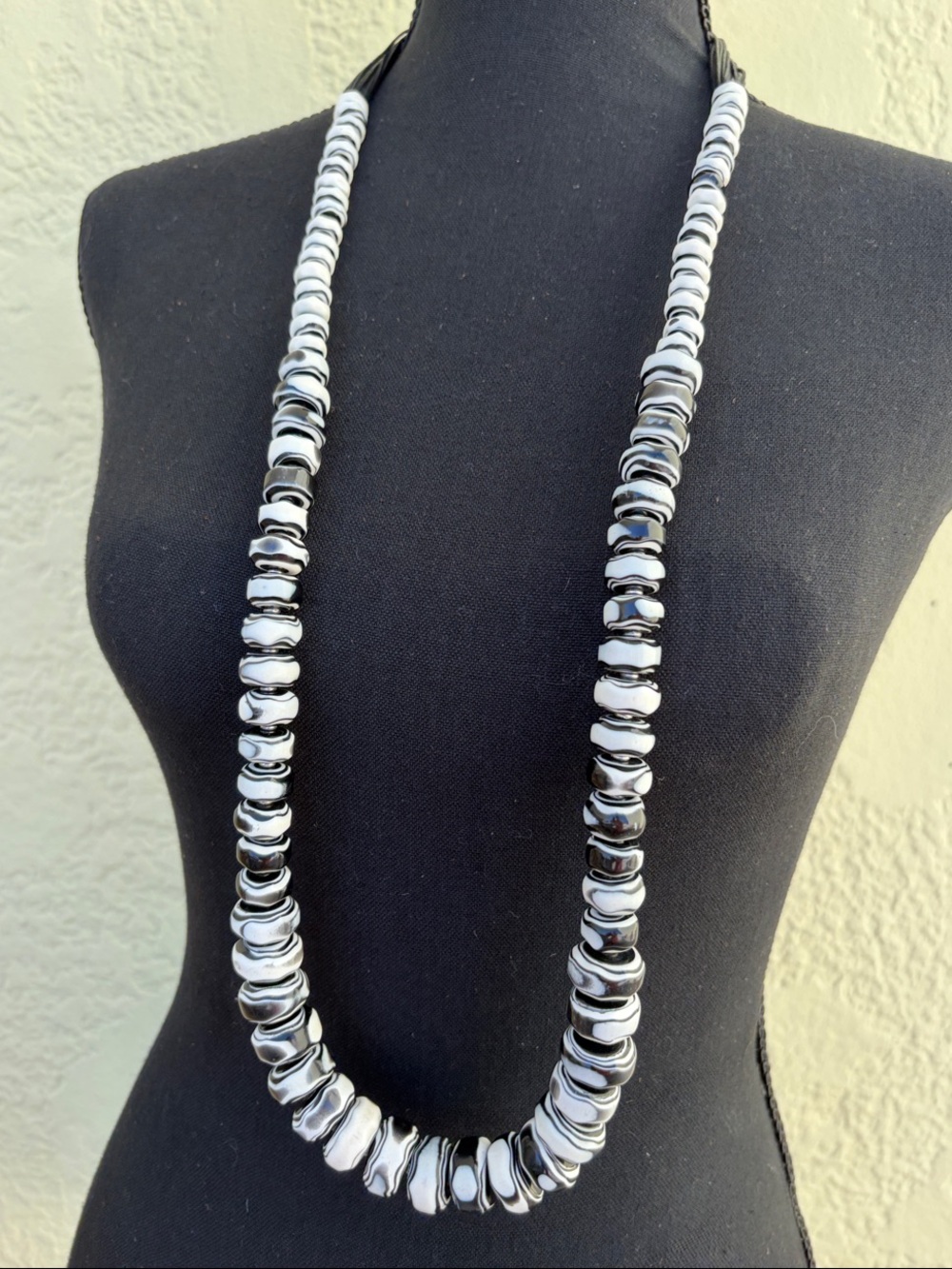 Chico's Black & White Stacked Disc Necklace Rondelle style